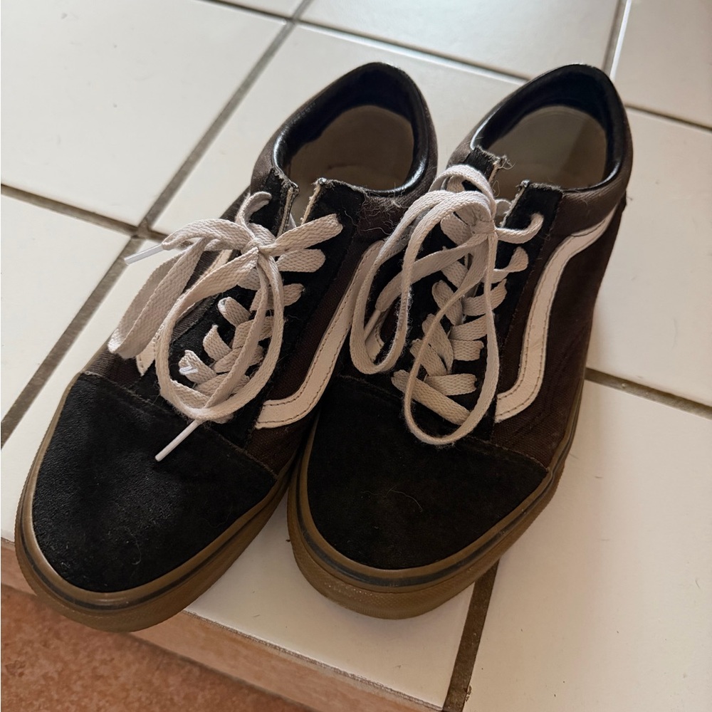 Vans - Picture 5 of 12